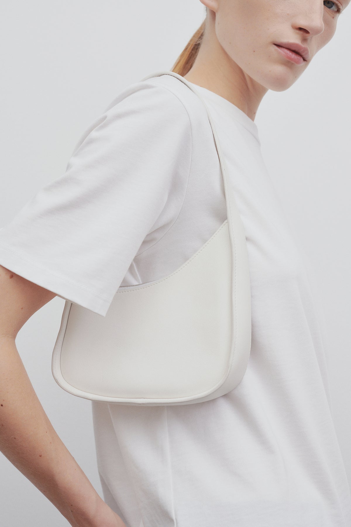 Half Moon Bag White in Leather – The Row