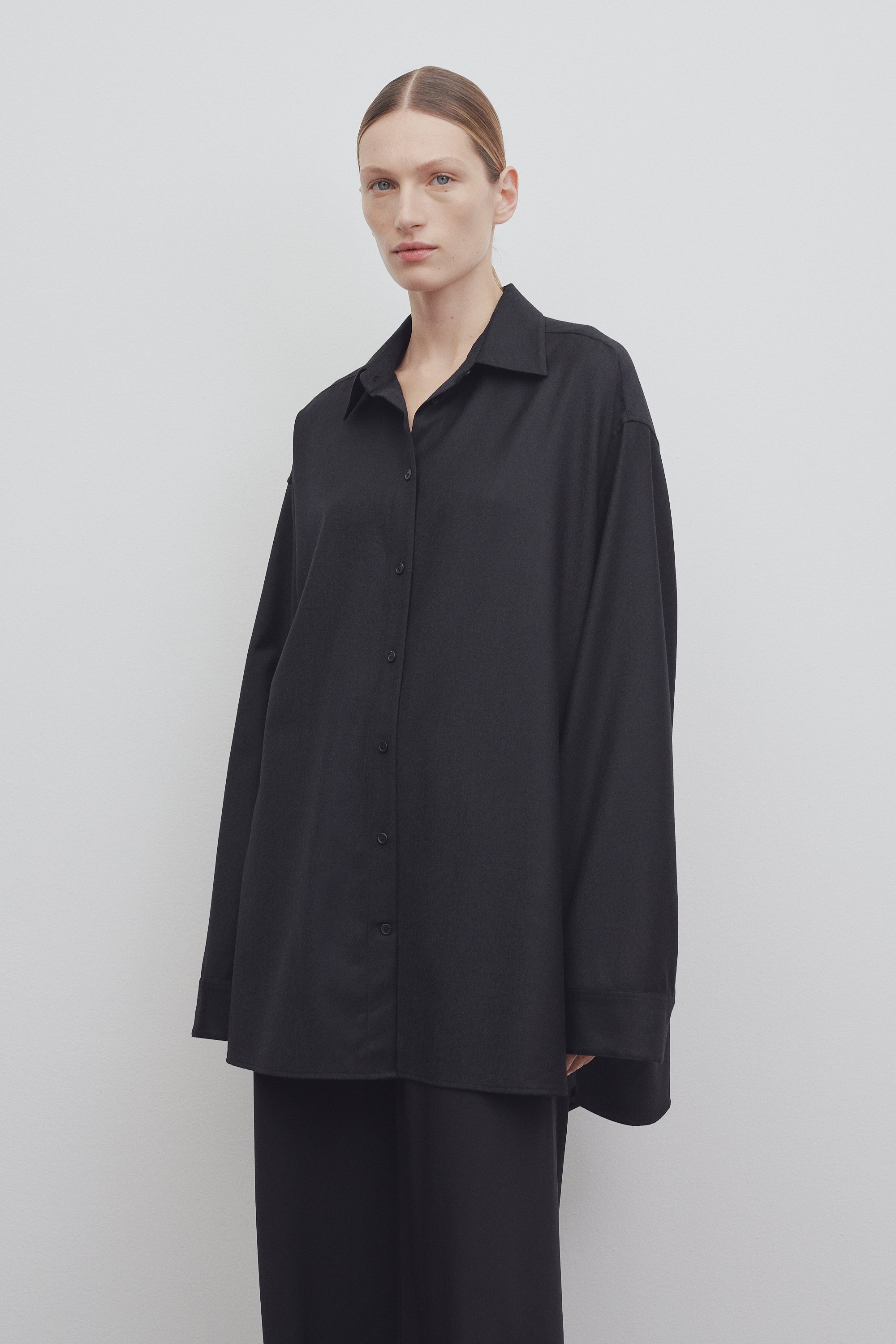 Caroline Shirt Black in Virgin Wool – The Row