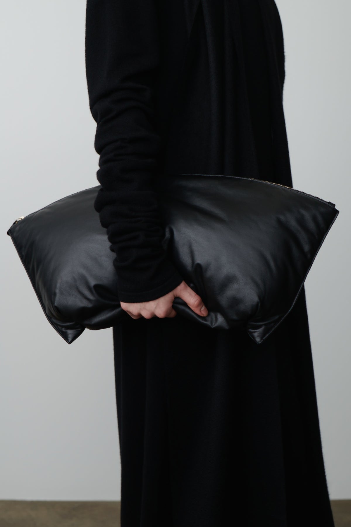 XL Dante Clutch Black Leather – Row